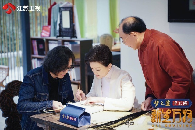 单霁翔乘直升机领略十万竹海之美 《新生万物》走进瓷胎竹编发源地