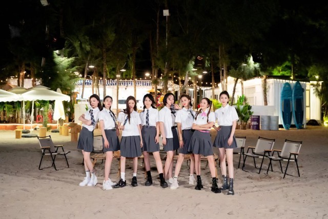 努力工作创造幻想生活 《乐队的海边》今日收官