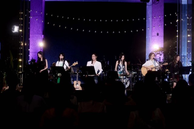 努力工作创造幻想生活 《乐队的海边》今日收官