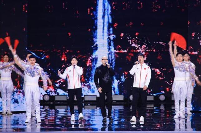 纪念北京冬奥会成功举办一周年 平安与冬奥冠军合唱《雪龙吟》