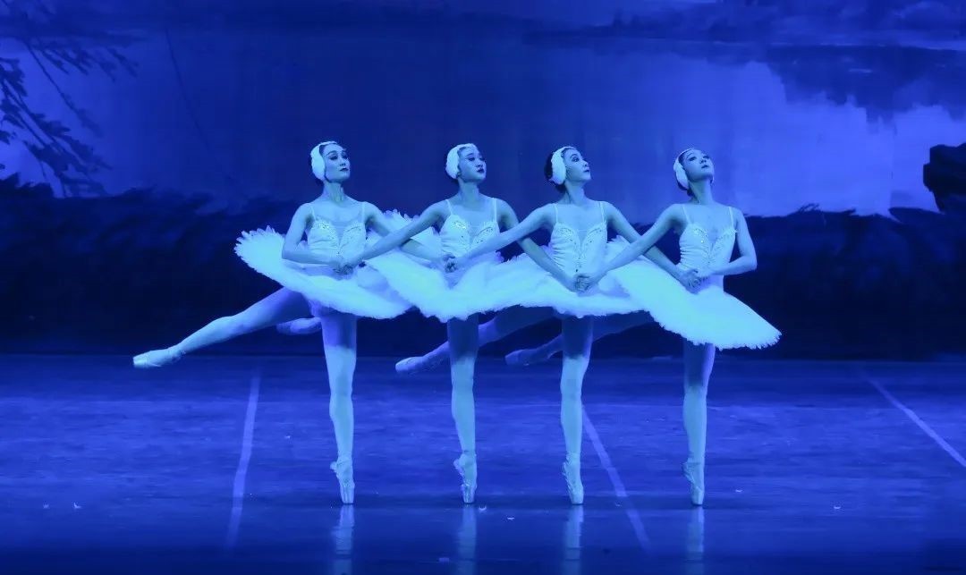 古典芭蕾舞剧《天鹅湖》即将上演，重温经典动人爱情故事
