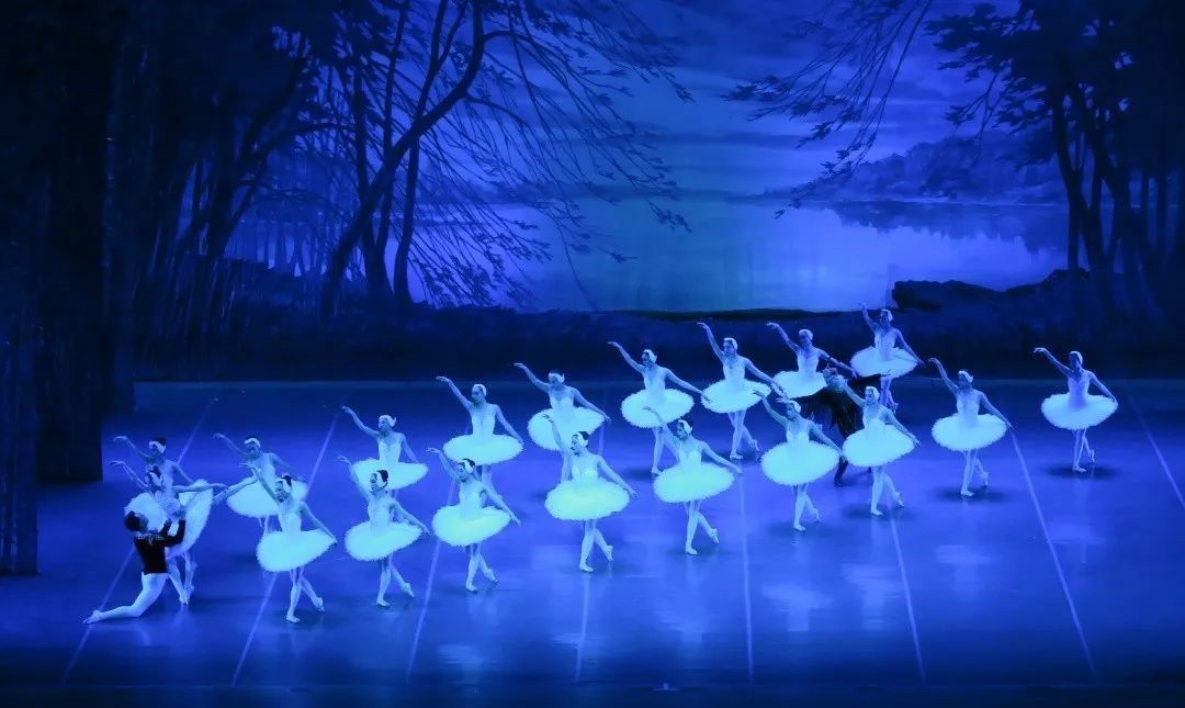 古典芭蕾舞剧《天鹅湖》即将上演，重温经典动人爱情故事