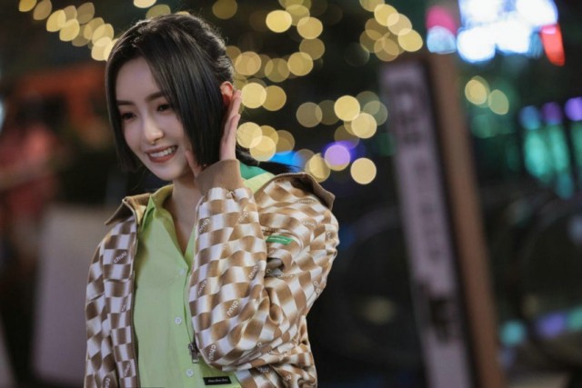 《青梅酸酸你微甜》开播 孙嘉琪上演学霸与IT新贵之恋