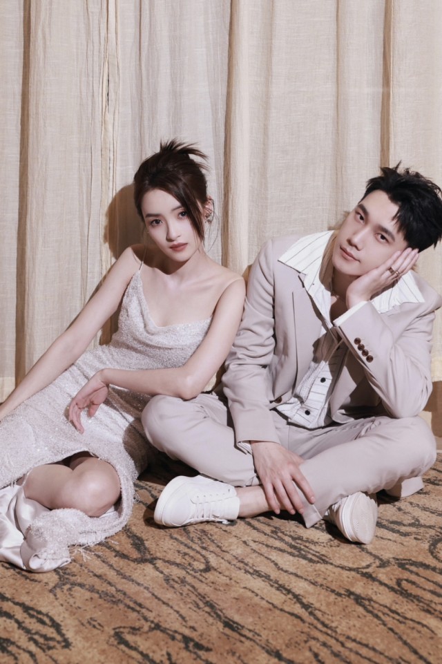 《青梅酸酸你微甜》热播 宋一雄孙嘉琪礼服情侣大片释出