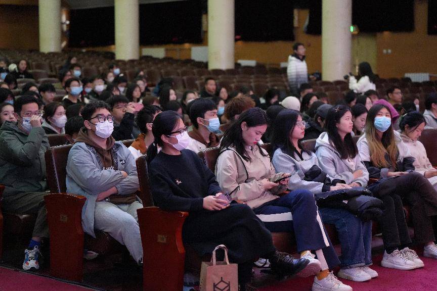 电影《一山之隔》走进中央民族大学 同学有笑有泪反响热烈