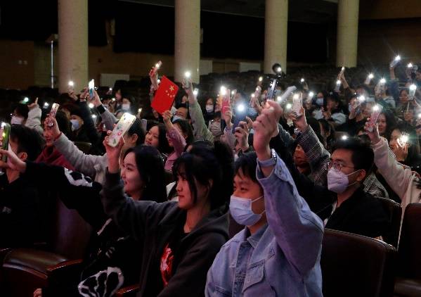 电影《一山之隔》走进中央民族大学 同学有笑有泪反响热烈