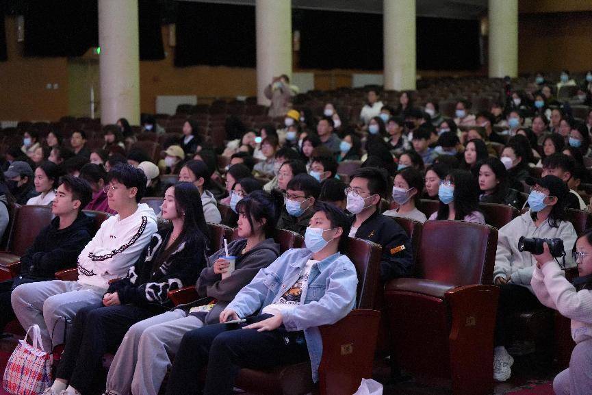 电影《一山之隔》走进中央民族大学 同学有笑有泪反响热烈