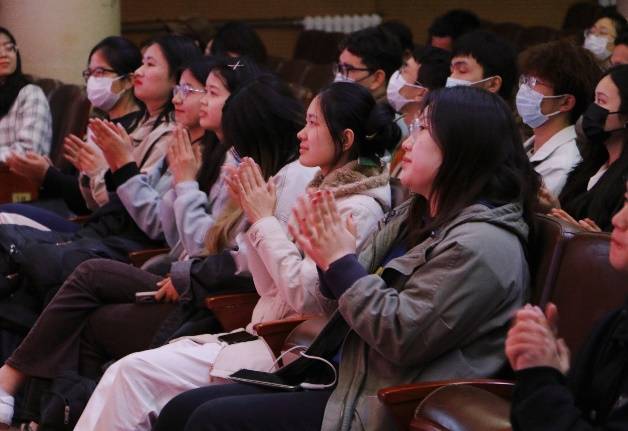 电影《一山之隔》走进中央民族大学 同学有笑有泪反响热烈