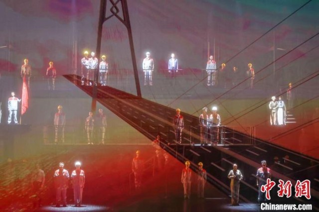 话剧《龙腾伶仃洋》进京演出塑造港珠澳大桥“大国工匠”群像