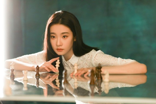 张艺凡《女子推理社》角色造型复古温婉