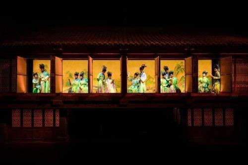 美好生活 星耀太行 山西晋城华谊兄弟星剧场美好生活综合体《重逢晋城》演出受到广大群众欢迎