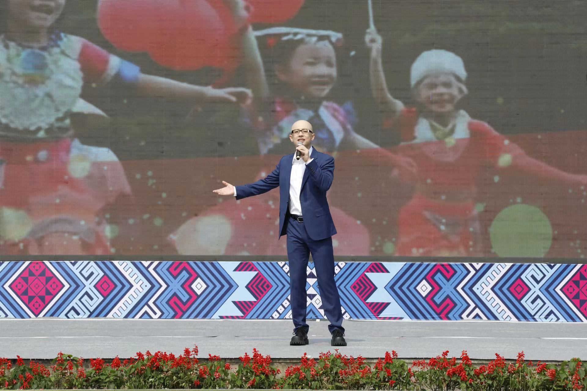 平安亮相“鱼峰歌圩”全国山歌邀请赛 被授予广西文化旅游推豁达使