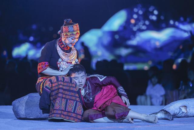 《奇遇·五指山》大型实景演出震撼上演