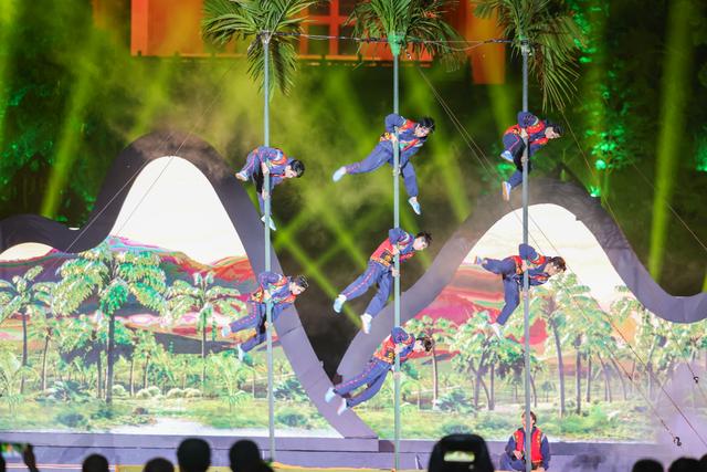 《奇遇·五指山》大型实景演出震撼上演