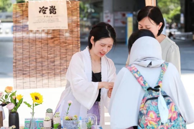 “守艺人”集结，“遗”起酣醉式逛市集、迎亚运