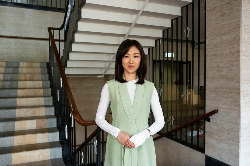 颜卓灵新戏《我也是》开机 饰演心理学家