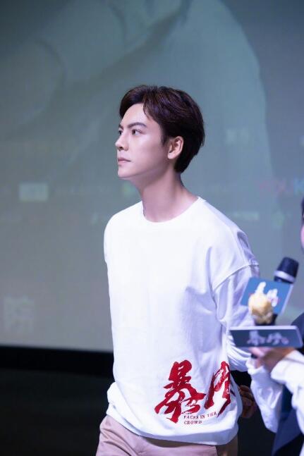 《乘风2023》热播 杨受成为旗下艺人打call