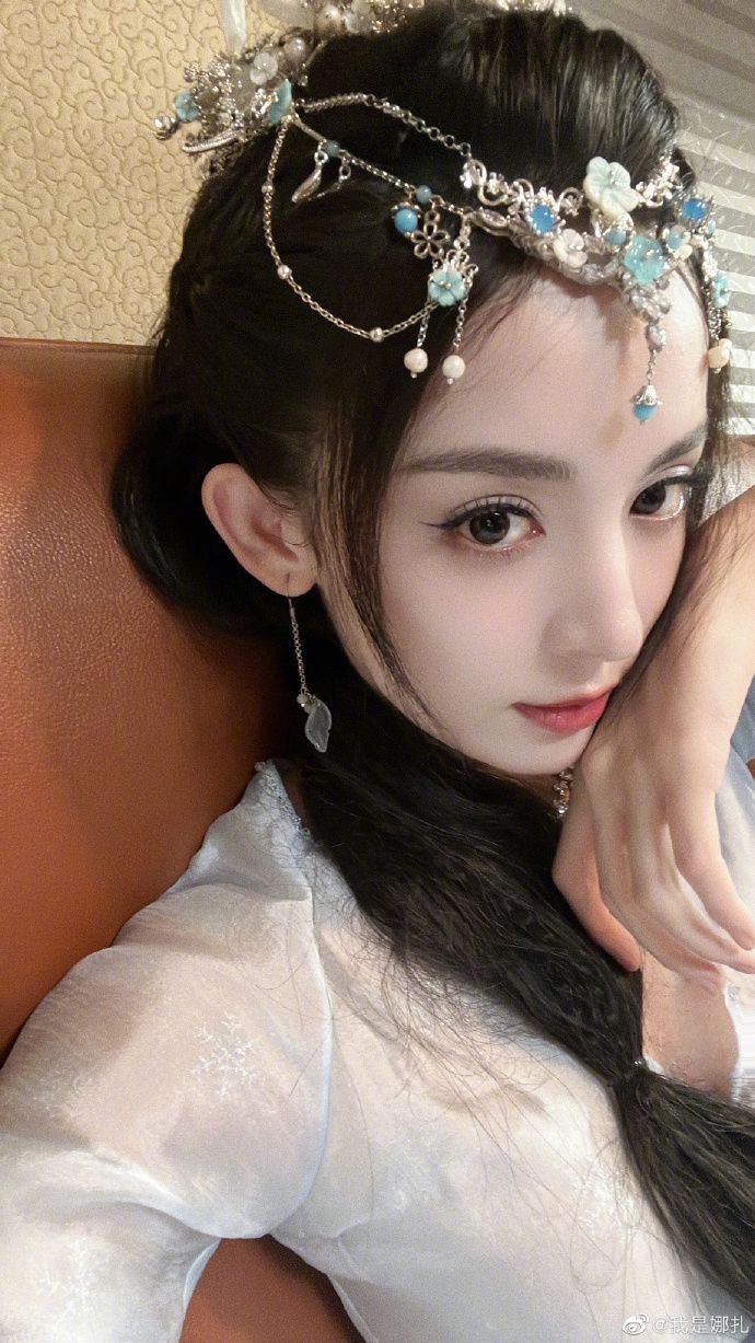 娜扎分享《雪鹰领主》中角色造型