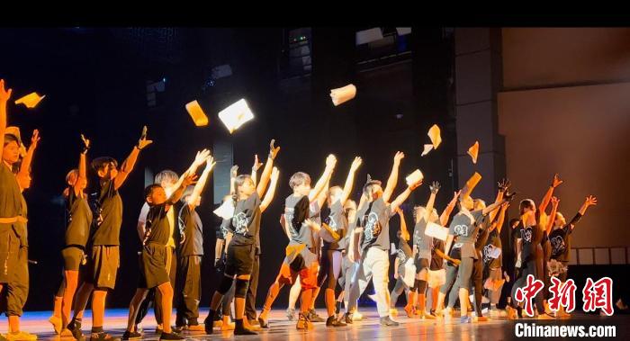 辽宁杂技剧《先声》以杂武艺术演绎红色故事