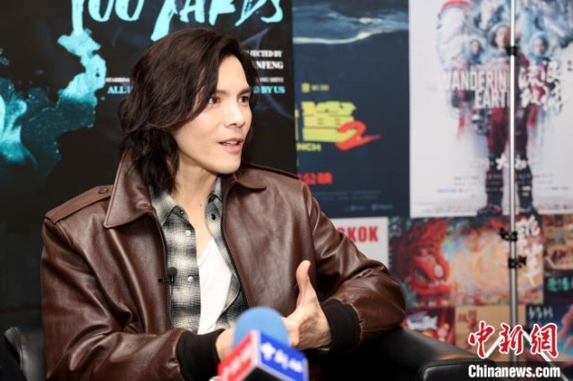 向佐：新片《门前宝地》展示原汁原味中国功夫