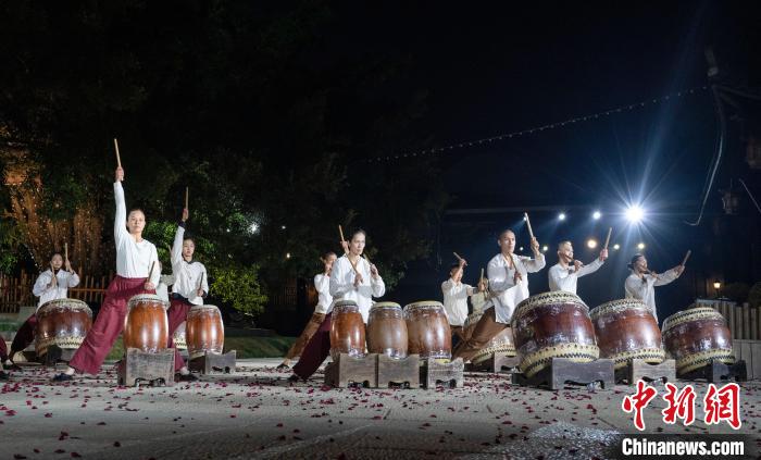 江西会昌戏剧季启幕 剧作家赖声川家乡圆梦