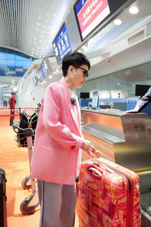 凯丽惊喜回来《花少好友记》 再作暖心打油诗重温十年花少情