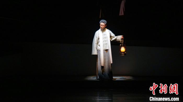 桂林上演话剧《马叙伦》 一盏灯照耀一代知识分子