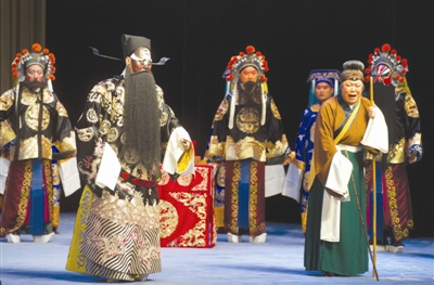 经典大戏演绎“铁面柔情”