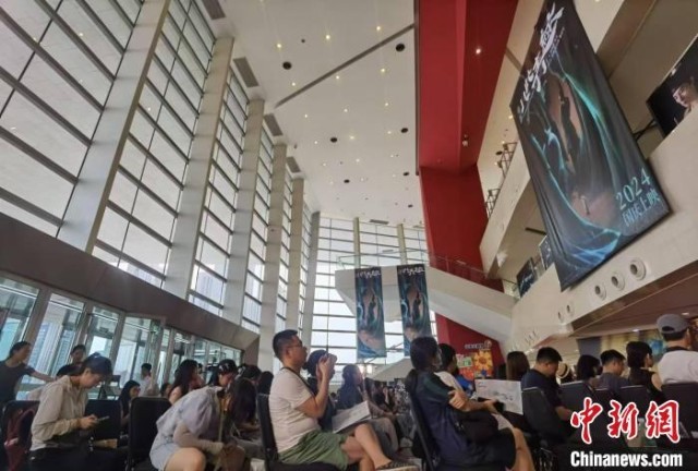 从舞台到大银幕 《只此青绿》主创讲述如何舞绘“千里江山图”