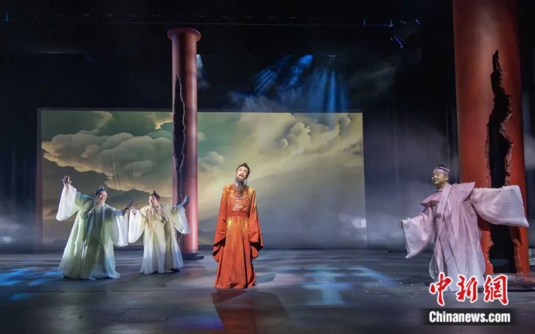 冯远征谈演员拍短剧：不排斥但要先尝尝“汗珠子掉地摔八瓣”的苦(图1)