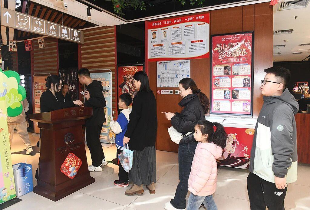 九游娱乐文化：总票房突破百亿！中国电影市场领跑全球(图3)