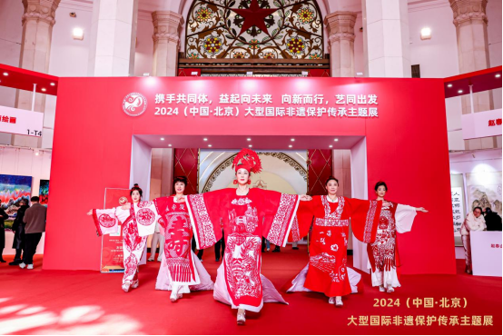 kk体育 kk体育官网2024（中国·北京）大型国际非遗传承展举办 共谱文化交流华章(图5)