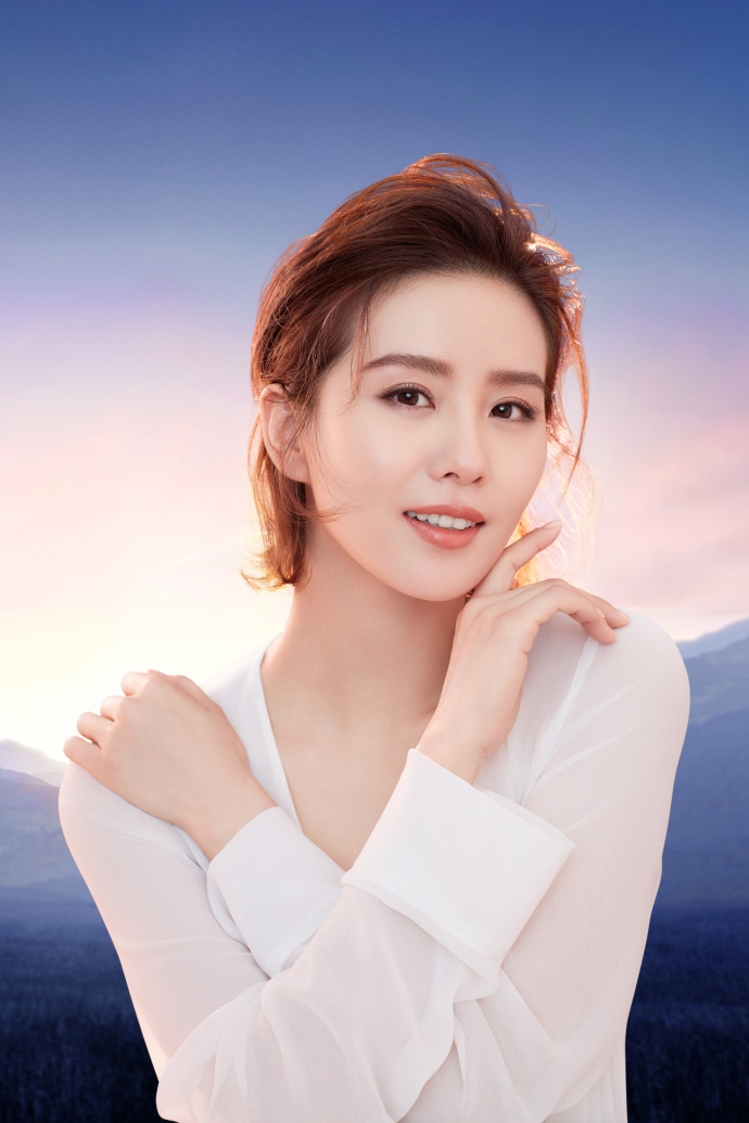 刘诗诗最新广告大片释出 一袭白衣优雅气质如兰