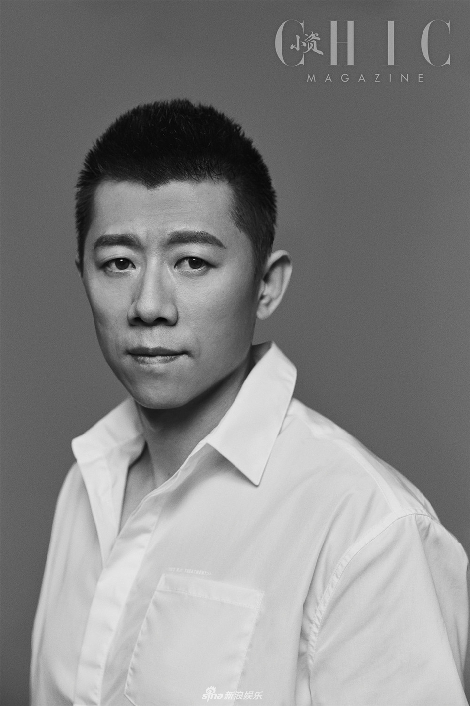 夏雨登杂志封面大露腹肌吸睛