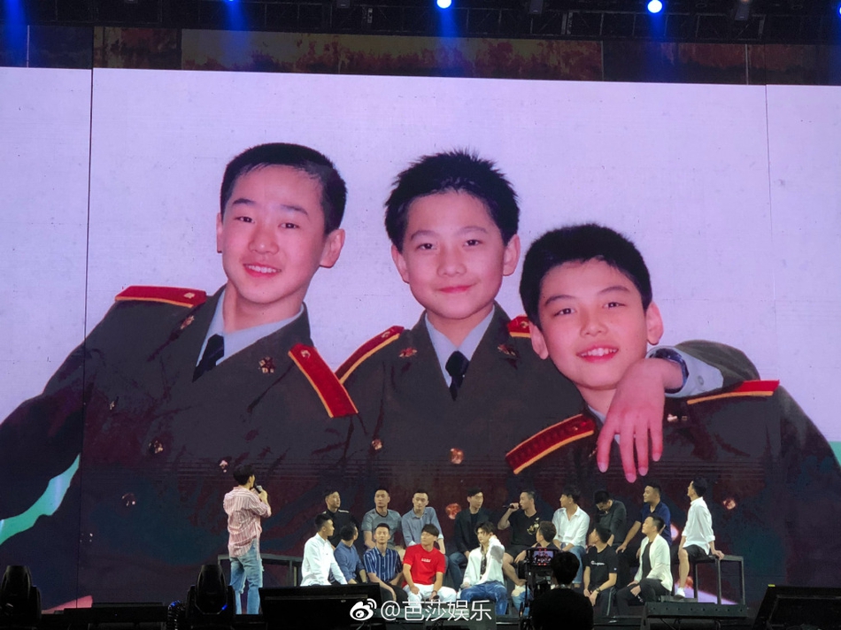 杨洋军艺求学青涩旧照曝光 同班同学现身为其庆生