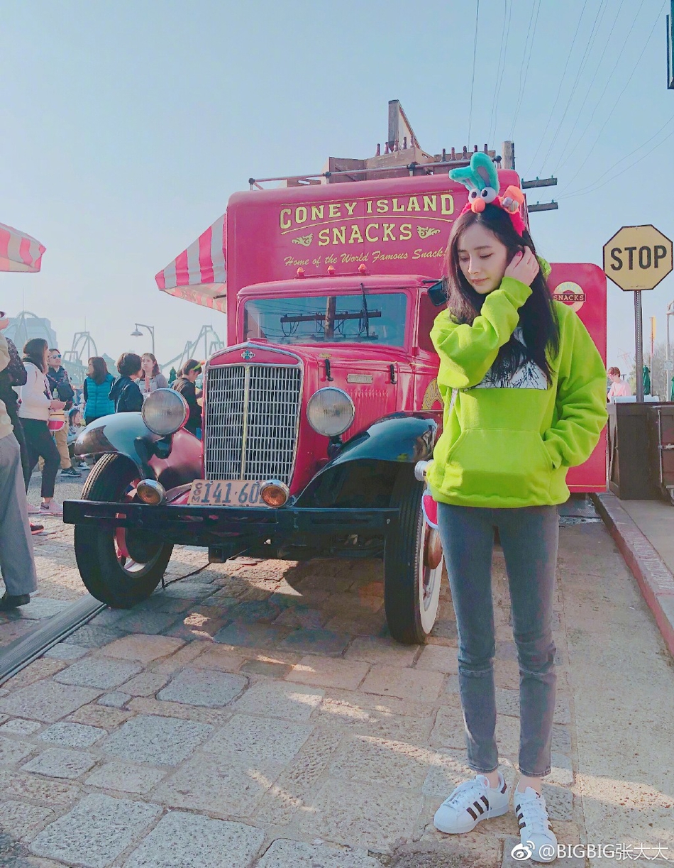 最佳游客照!杨幂生日张大大晒两人游玩照