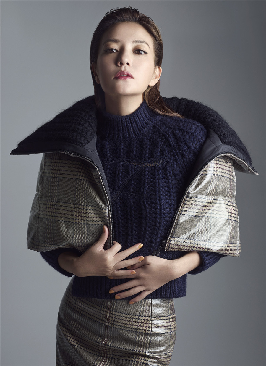 赵薇登时尚杂志封面简约质感优雅至极