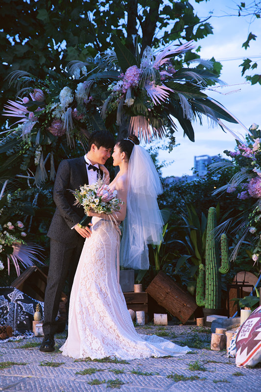 伊扬范潇文甜蜜大婚 二十年长跑温馨动人