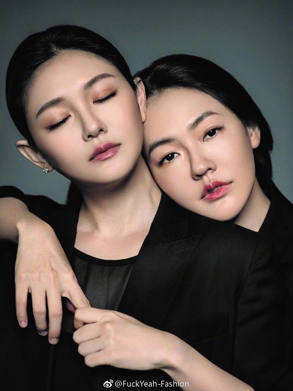 大小s合体穿西装拍大片 展现成熟女性独特魅力