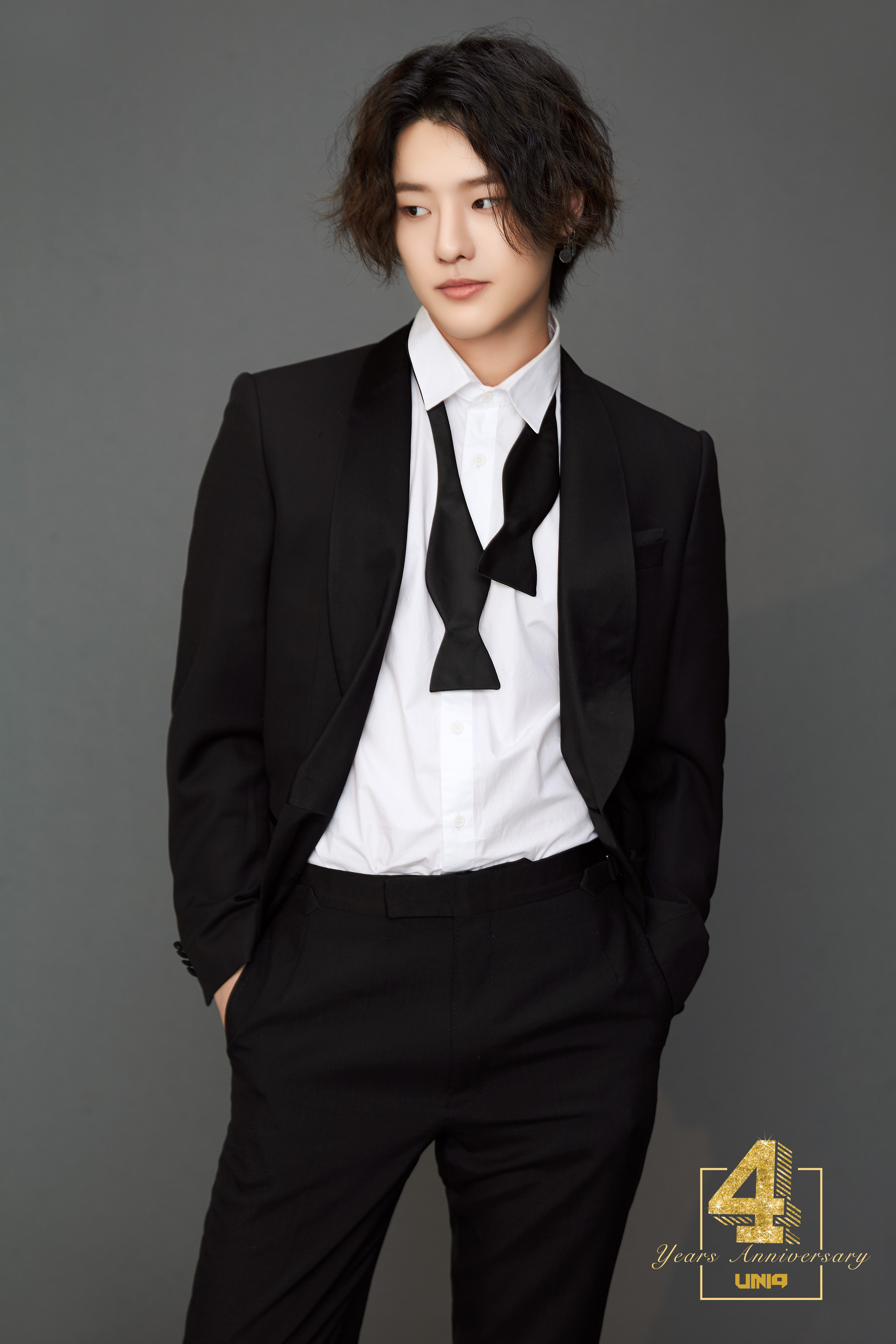 uniq四周年写真曝光 笔挺西装定格成长与蜕变