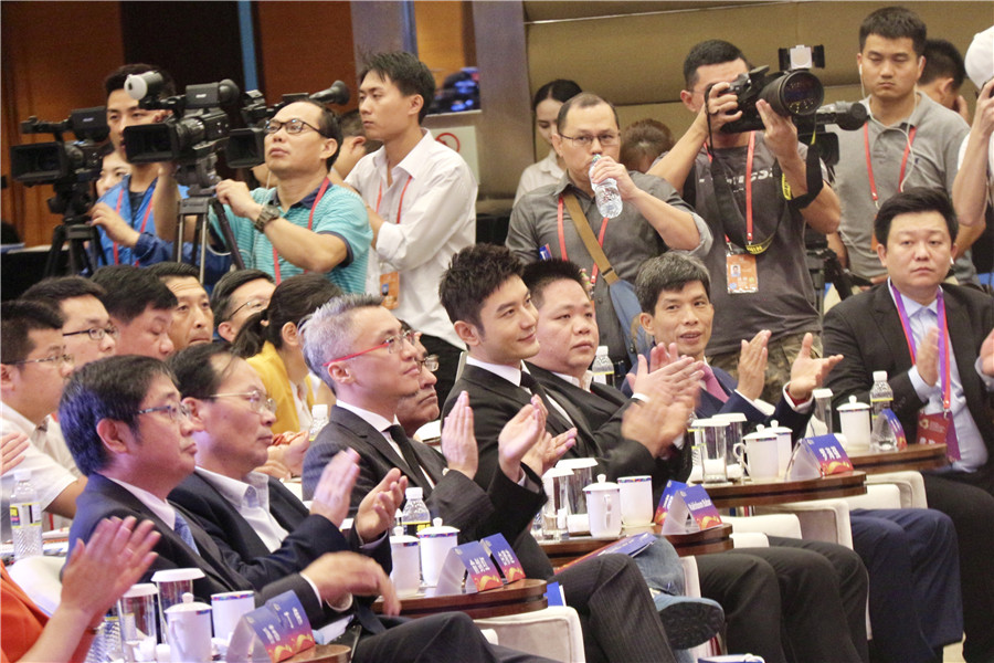 首届海南岛国际电影节召开 黄晓明受邀出席_娱乐频道_中国青年网