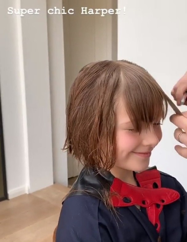 贝家有女初长成小七剪刘海全程微笑侧脸迷人可爱