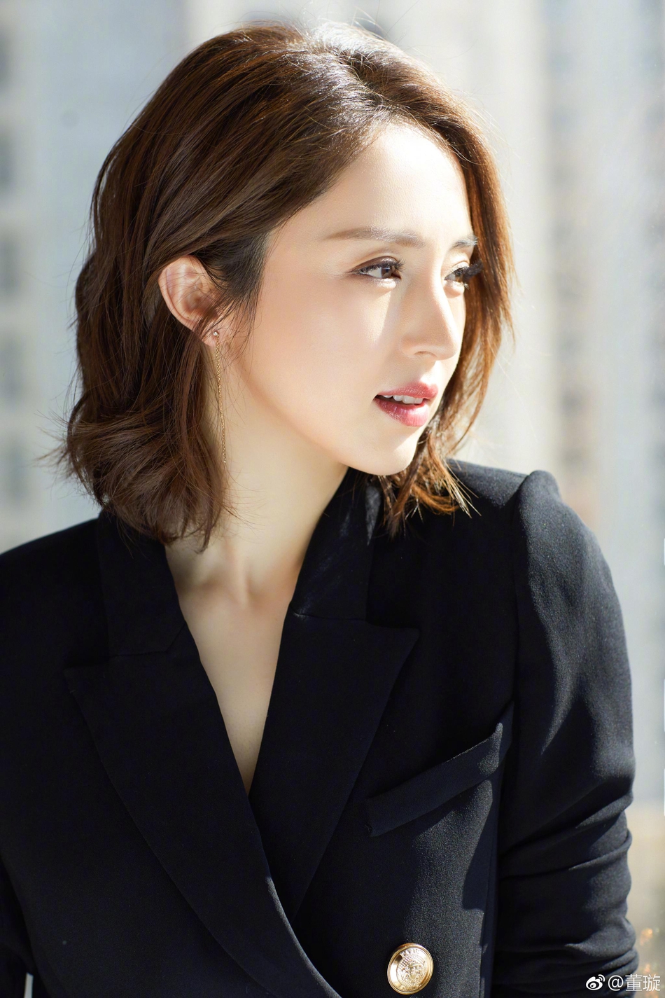 董璇庆元宵 晒短发造型面色红润气色佳