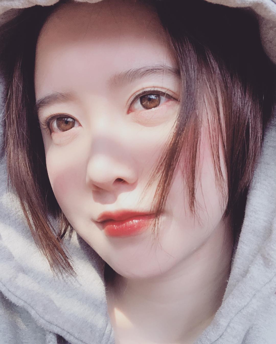 美人妻具惠善雪中自拍晒照 肌肤粉嫩短发俏皮