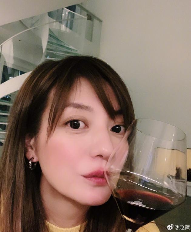 元宵节赵薇晒自拍瘦回巅峰碗中仅三个汤圆引热议