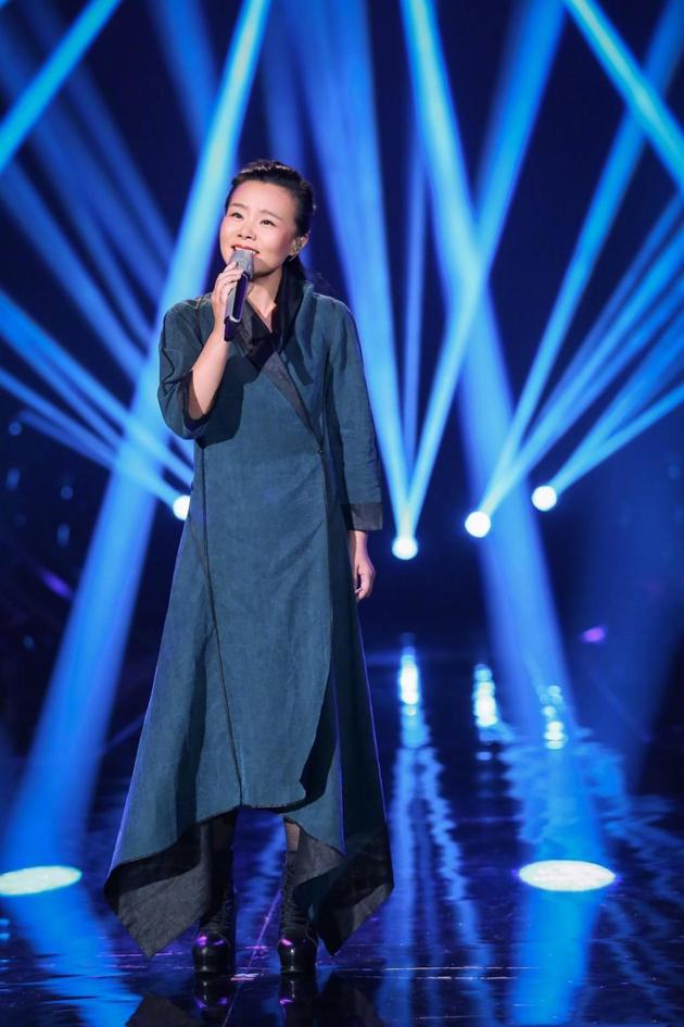人民日报点赞《歌手》龚琳娜:探索中国音乐新创造