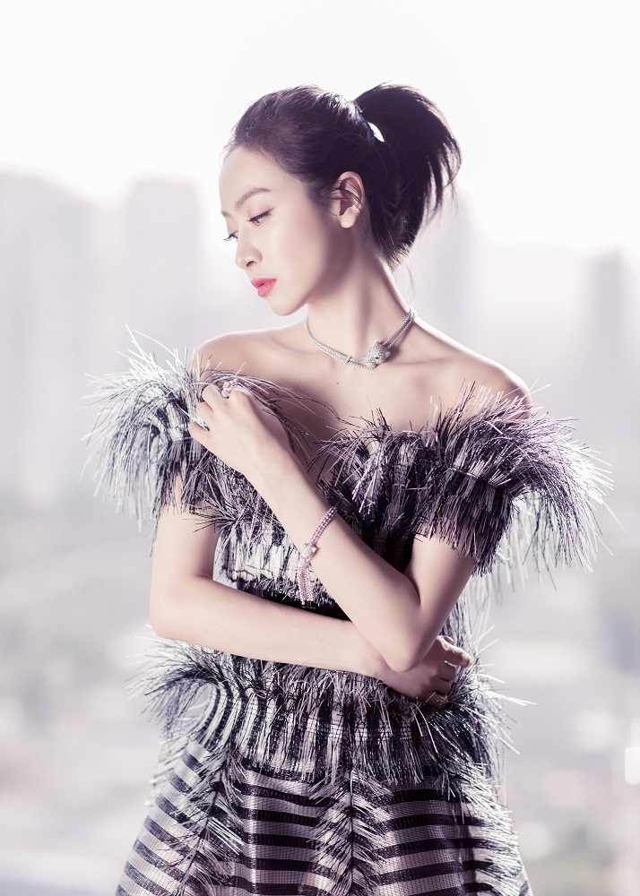 宋茜亮相亚洲影视周启动仪式 扎起马尾诠释双重魅力_娱乐频道_中国