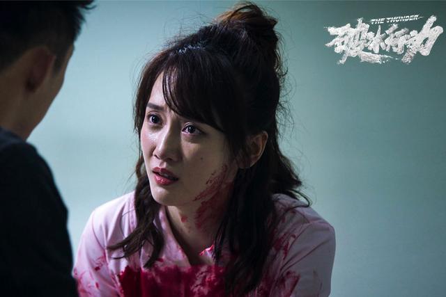 李墨之破冰行动收官新写真曝光显干练气质