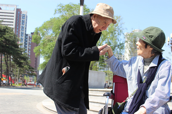 长影日籍剪辑师岸富美子逝世 曾参与《白毛女