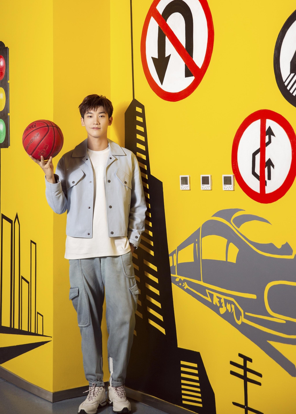 邢昭林运动健身颇有成效生日会跳蹦床怂萌可爱